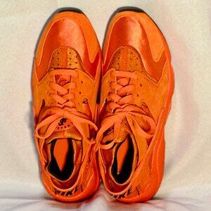 NIKE AIR HUARACHE Womens 8-1/2 'Orange Rush/Guava Ice/Black' DQ8589-800 NWOT